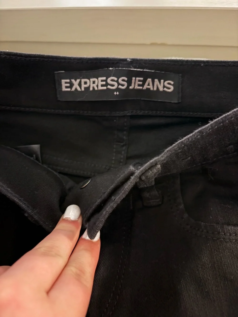 Express Women's Black Ripped Skinny Jeans - Picture 3 of 3